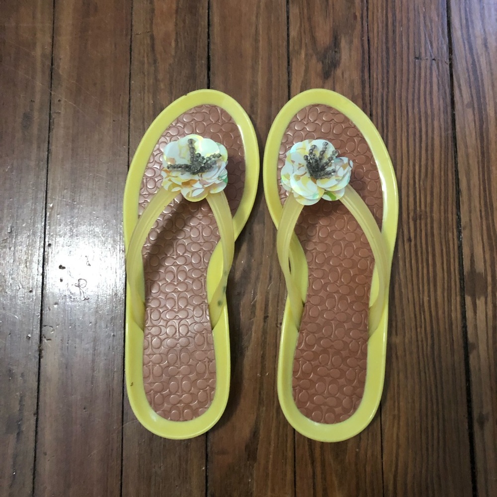 Coach Flip Flops Minor Flaws/ discoloration Size 6 Smoke Free Home